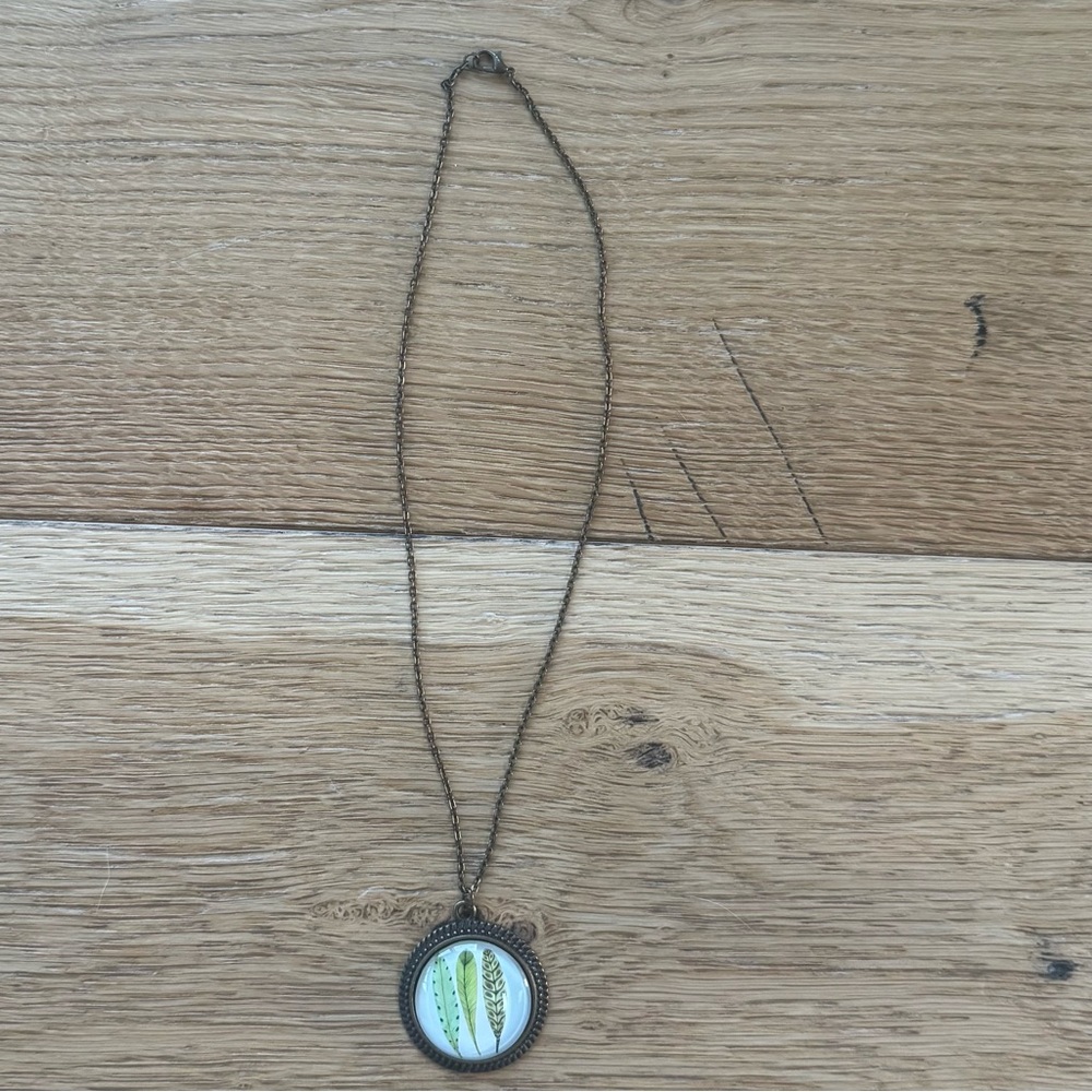 Vintage-Style Antique Bronze Pendant Necklace with Green Leaf Art